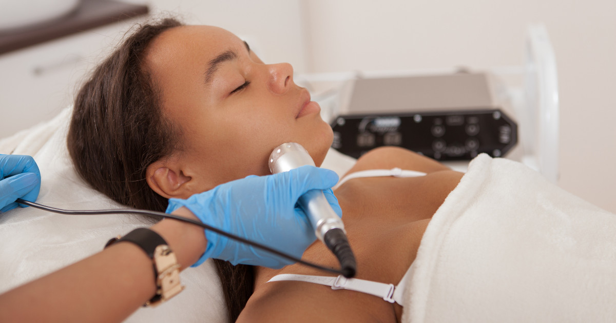 woman with darker skin tones getting microneedling